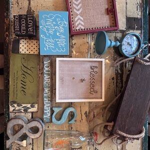 Rustic Home Accents Set with Inspirational Signs/Four hanging shelves